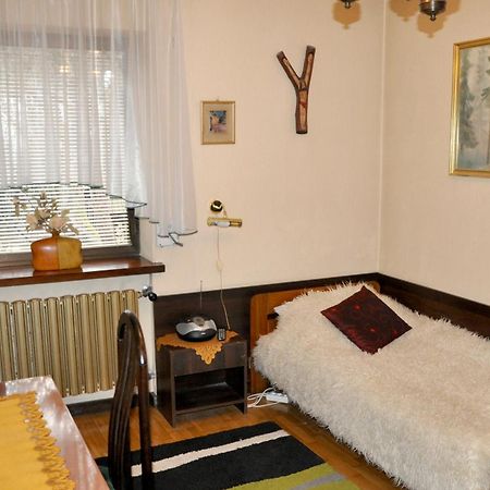 Pokoje Goscinne Pod Sikornikiem Krasków Eksteriør bilde